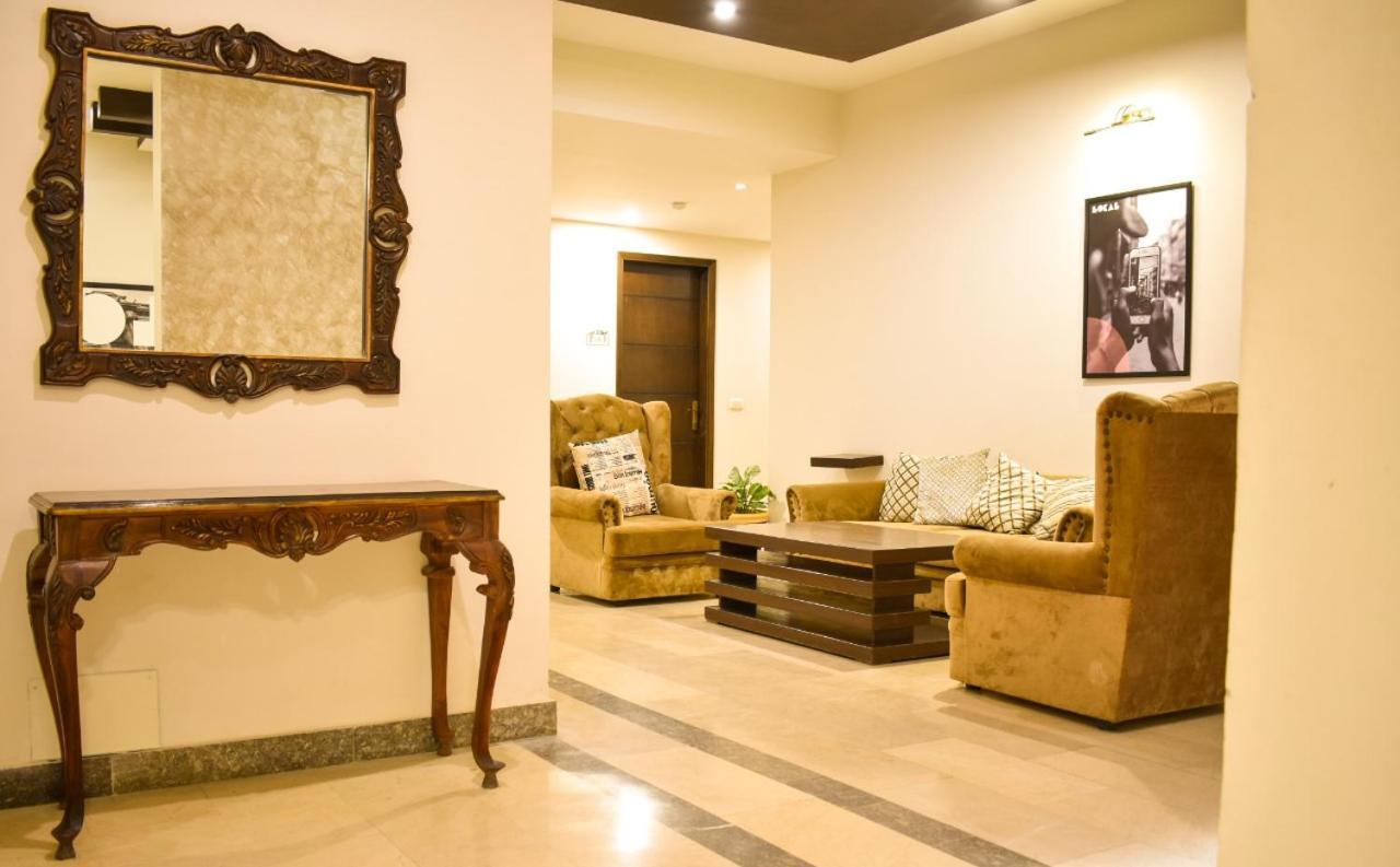 Lokal Rooms X Shahrah-E-Faisal Karachi Exteriör bild